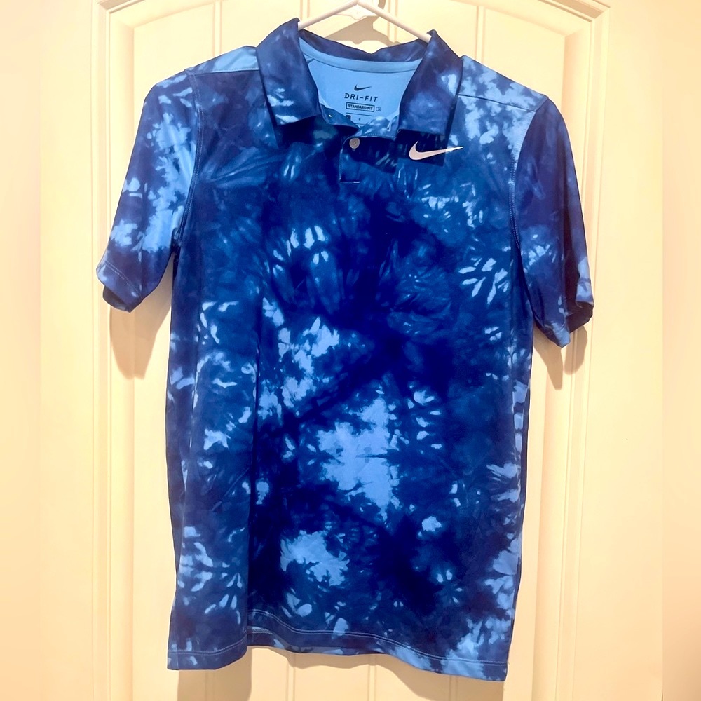 Boys Nike Golf shirt. Size L. Excellent condition. No wear or flaws. Hardly worn